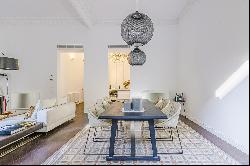 Splendid newly renovated apartment with terrace in Eixample