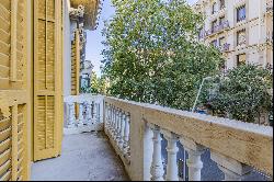 Splendid newly renovated apartment with terrace in Eixample