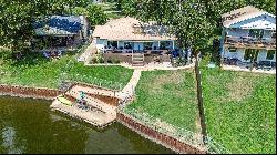 Wonderfully Remodeled Waterfront Home on Cedar Creek Lake