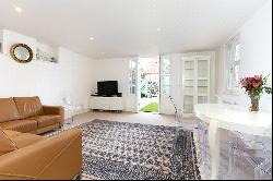 Caxton Yard, Farnham, Surrey, GU9 7GD