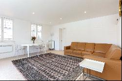 Caxton Yard, Farnham, Surrey, GU9 7GD