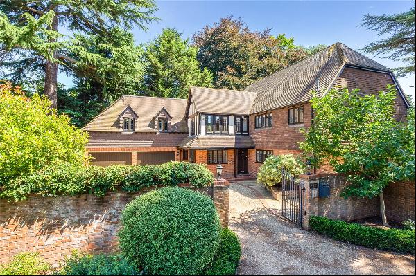 Cedar Drive, Cookham Village, Berkshire, SL6 9DZ