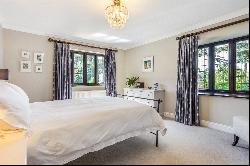 Cedar Drive, Cookham Village, Berkshire, SL6 9DZ