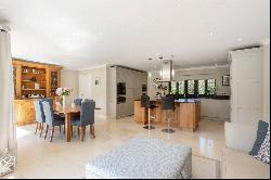 Cedar Drive, Cookham Village, Berkshire, SL6 9DZ