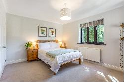 Cedar Drive, Cookham Village, Berkshire, SL6 9DZ