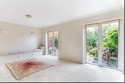 Abbey Gardens, Upper Woolhampton, Reading, Berkshire, RG7 5TZ