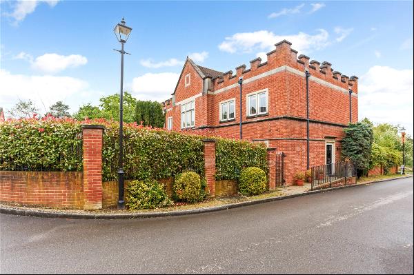 Abbey Gardens, Upper Woolhampton, Reading, Berkshire, RG7 5TZ