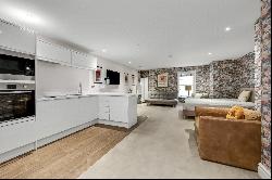 Cobbetts Hill, Weybridge, Surrey, KT13 0UB