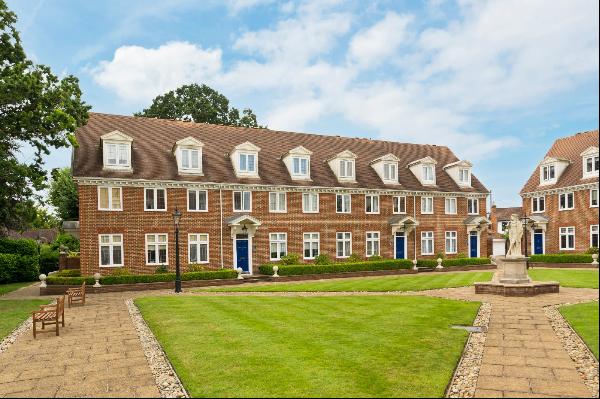 High Pine Close, Weybridge, Surrey, KT13 9EA