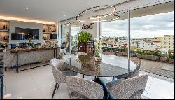 Stunning Luxury 3-Bed Apt with Marina and Ocean Views for Sale in Lagos Town