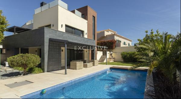 Buy Sesmarias Carvoeiro 3 bedroom villa with pool near Gramacho golf and Praia dos Caneir