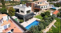 Buy Sesmarias Carvoeiro 3 bedroom villa with pool near Gramacho golf and Praia dos Caneir