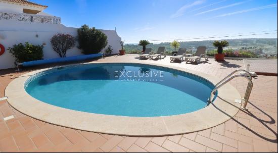 Charming four bedroom villa with sea view for sale in Albufeira, Algarve