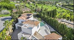 Stunning villa with sea views, equipped for energetic self sufficiency, for sale In Luz, 