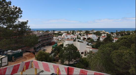 4 bedroom top floor penthouse for sale with sea views in Carvoeiro, West Algarve