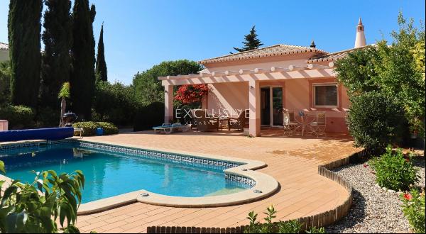 3 bedroom one-level villa for sale at the edge of Carvoeiro, Algarve