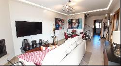 Spacious attached villa for sale in Vilamoura