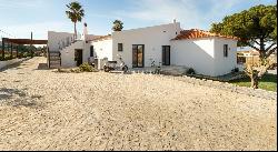 For sale charming 4 bedroom renovated villa for sale in Carvoeiro, Algarve