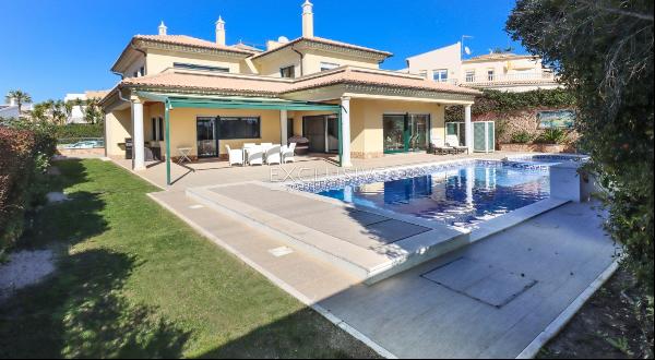 4 bedroom villa, 300 m from the beach, Albufeira