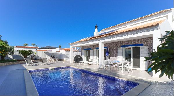 Immaculate 4 bedroom villa with private pool for sale in Carvoeiro