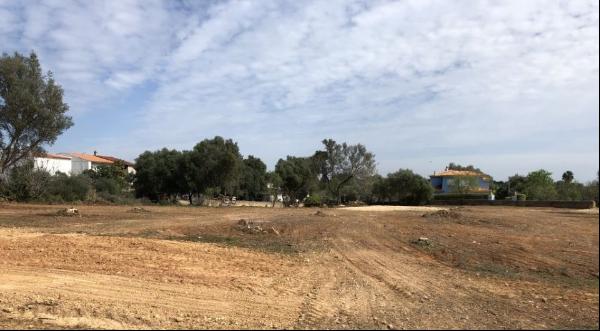 Large plot for construction  in a quiet area of Almancil, near golf resorts, for sale Alg