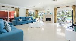 Buy Luxurious mansion with 5 bedrooms and private pool for sale in Pinhal Velho, Vilamoura