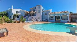 Charming Villa for sale in Carvoeiro within Walking distance to the beach, Algarve