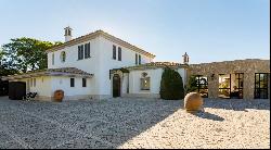 Charming Villa for sale in Carvoeiro within Walking distance to the beach, Algarve