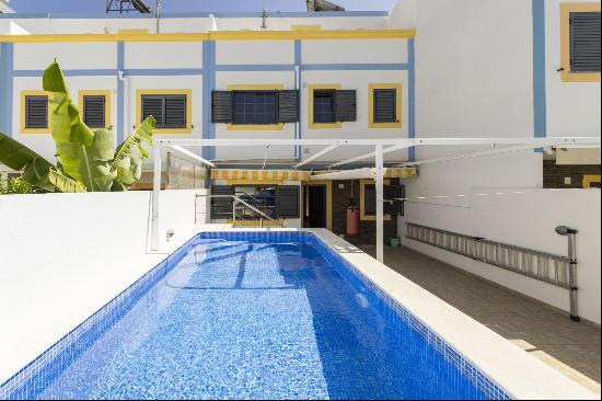 Vila Nova de Cacela, 3-bedroom townhouse with pool close to the beach.