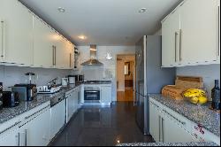 Flat, 3 bedrooms, for Sale