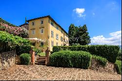 Historic villa with farmhouse and pools in Lucca