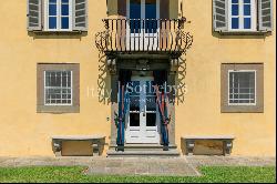 Historic villa with farmhouse and pools in Lucca