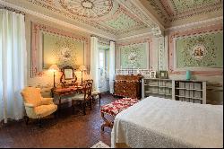 Historic villa with farmhouse and pools in Lucca