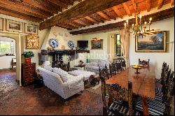 Historic villa with farmhouse and pools in Lucca