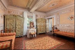 Historic villa with farmhouse and pools in Lucca