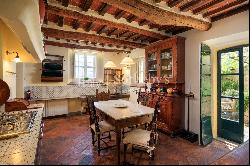 Historic villa with farmhouse and pools in Lucca