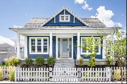 Cape-Cod Home On Daybreak Island