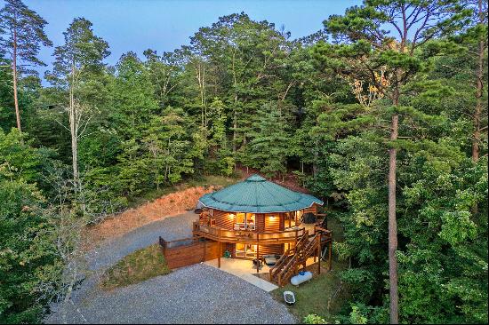 Unique Mountain Cabin Getaway On A Picturesque Private Lot