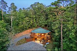 Unique Mountain Cabin Getaway On A Picturesque Private Lot