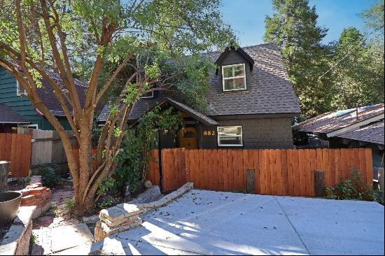 882 Arrowhead Villa Rd, Lake Arrowhead, CA 92352