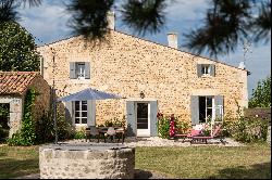 RENOVATED CHARENTAISE ESTATE BETWEEN ROCHEFORT AND ROYAN