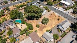 Central Healdsburg Lot