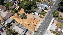 Central Healdsburg Lot