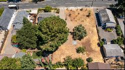 Central Healdsburg Lot