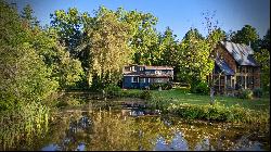 A Contemporary Lakeside Retreat