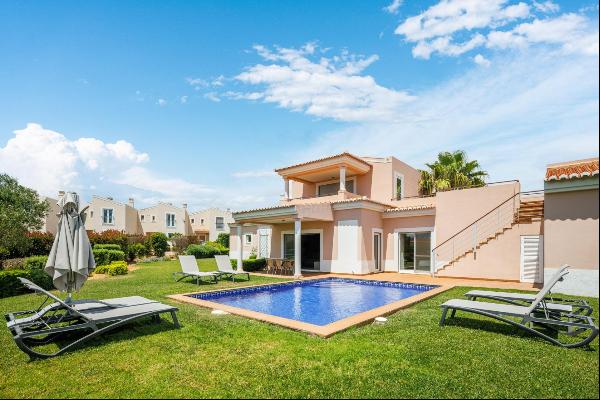 Carvoeiro - 3-bedroom villa with private pool and gardens in a peaceful Algarve setting