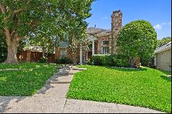 Nestled in a Private, Tranquil Cul de Sac Seamless Indoor and Outdoor Living