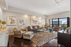 Updated condo on the tenth floor in the heart of Uptown Dallas