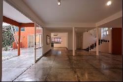 Renovated duplex house in Gávea with preserved facade