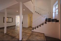 Renovated duplex house in Gávea with preserved facade